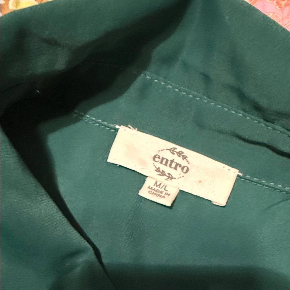 Entro women’s oversized‎ button down. - Picture 3 of 4